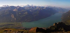 Le lac de Brienz vu depuis le Rothorn