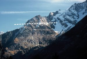Gradins d'érosion glaciaire face sud de l'Aiguille à Bochard    