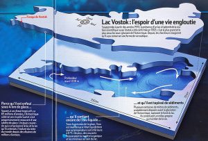 Lac Vostok, forage réalisé à Vostok et carte situant le lac sur le continent Antarctique. (Nicolle Rager-Fuller / NSF)