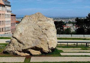 Le Gros caillou de la Croix Rousse (Lyon)