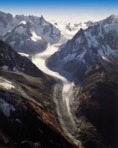 Reconstitution du bassin de la Mer de Glace.. A gauche : en 1997 ; à droite : au dernier maximum glaciaire.