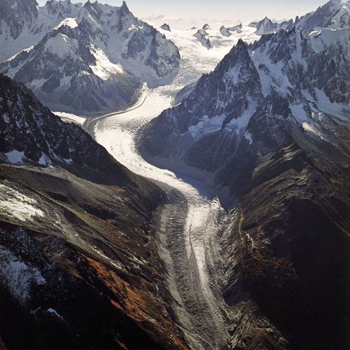 Reconstitution du bassin de la Mer de Glace.. A gauche : en 1997 ; à droite : au dernier maximum glaciaire.