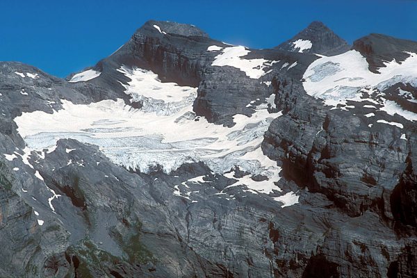 12.  Le glacier du Ruan (Haut Giffre) occupe un petit cirque glaciaire © CNM