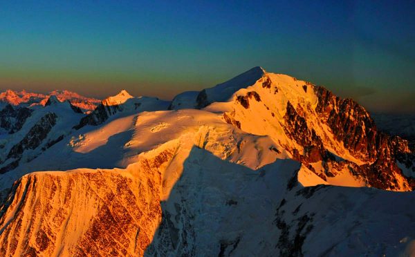 14.   Calottes sommitales du Mont Blanc et du Dôme du Goûter © P. Tournaire