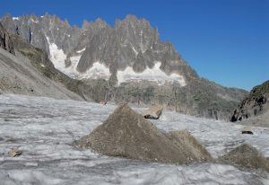 Dirt cone sur le glacier de Leschaux