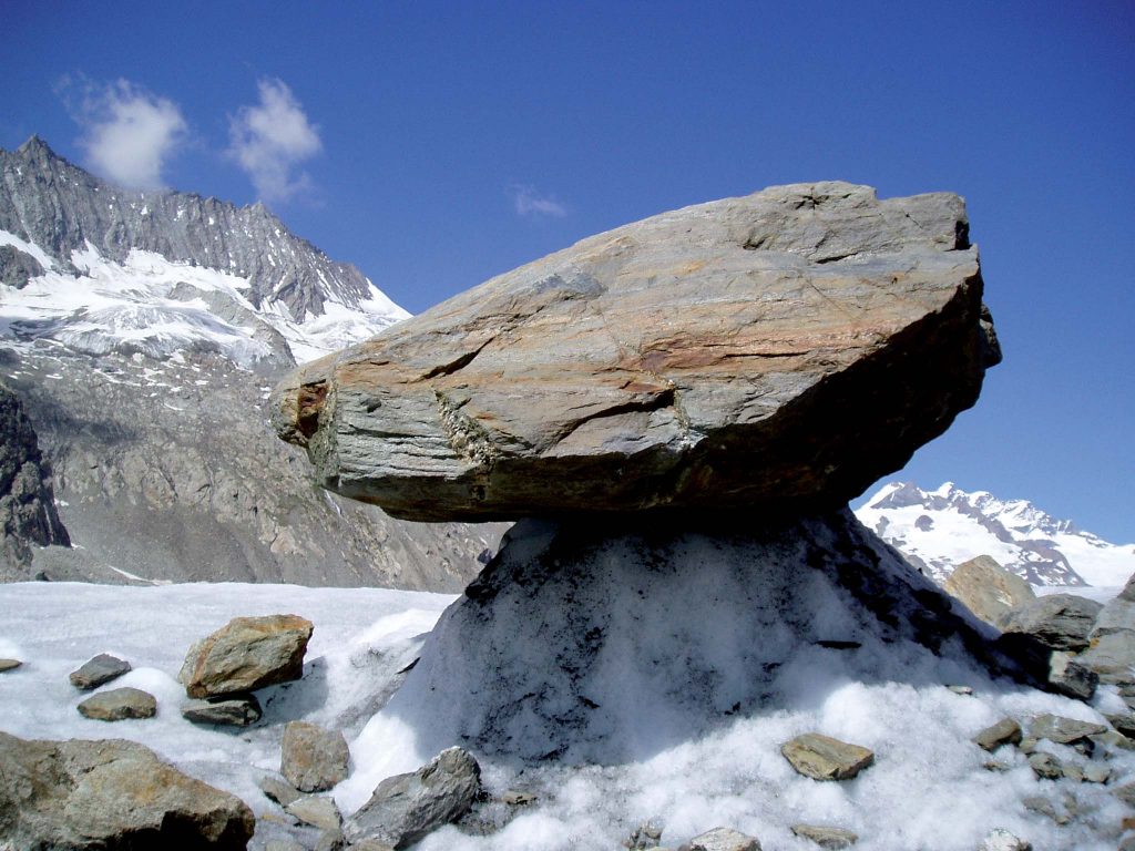 Table glaciaire sur le glacier d’Altesch