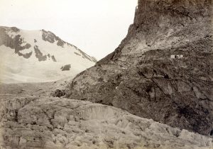 L’ancienne cabane située 40 m au-dessus de glacier en 1880, © JHV