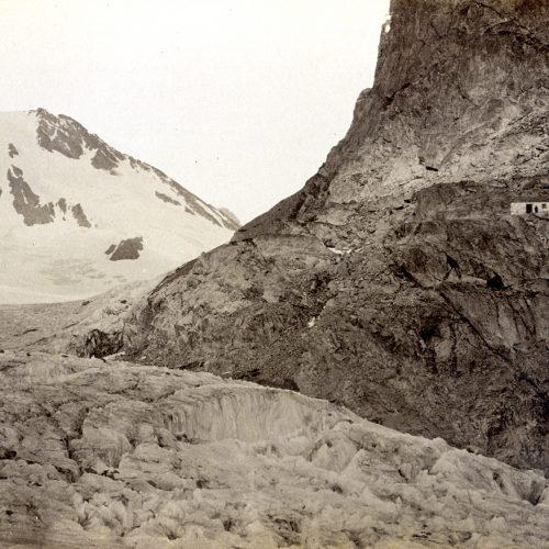 L’ancienne cabane située 40 m au-dessus de glacier en 1880, © JHV