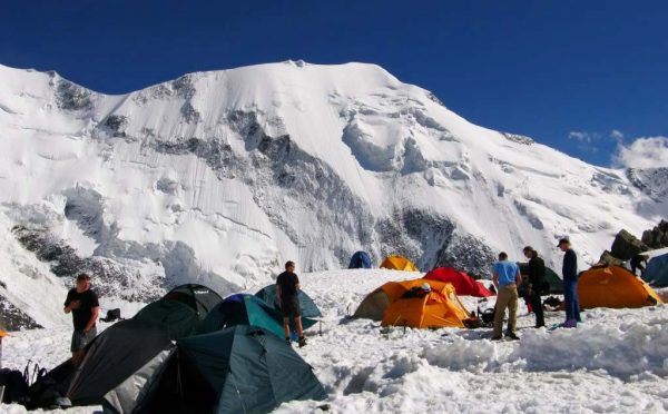 Opération de pompage au glacier de Tête Rousse (été 2010)