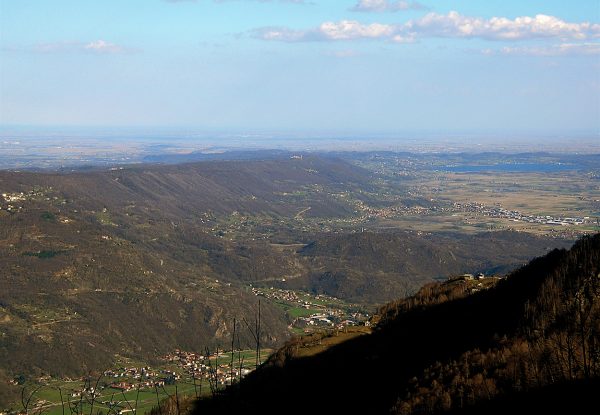Le complexe morainique d'Ivrea vu depuis Andrate © D Bolognini