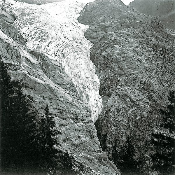 La langue terminale de la Mer de Glace confinée dans la gorge de l’Arveyron vers 1900.