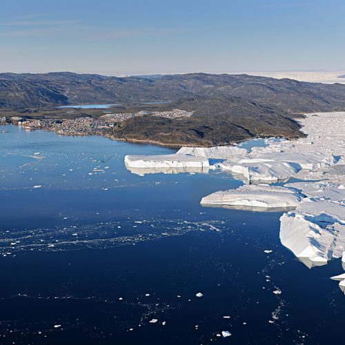 Le glacier Ilulissat à son débouché du fjord sur la pleine mer