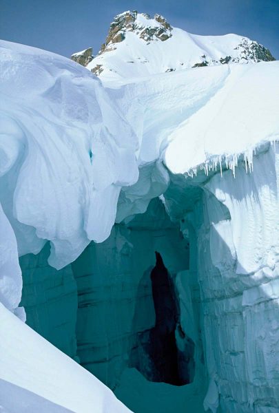 4 -  Les profondes crevasses du glacier du Géant peuvent dépasser 50 m en zone d’accumulation