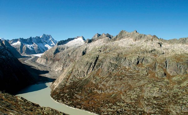 Rive gauche de la vallée glaciaire du glacier de l'Unteraar, la trimline reconstitue l’épaisseur de l'ancien glacier de l'Aar de la dernière glaciation.