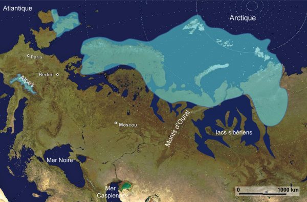 Reconstruction de la calotte Eurasienne il y a 90 000 ans (programme QUEEN), cette calotte a barré les rivières sibériennes et d’immenses lacs pro-glacaires sont apparus (Mangerud et al., 2004).